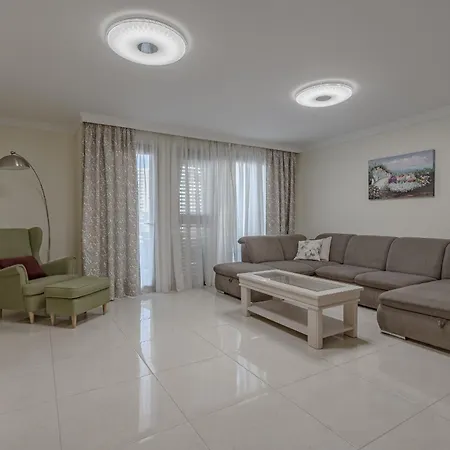 Townhous Paraiso 公寓 阿德耶